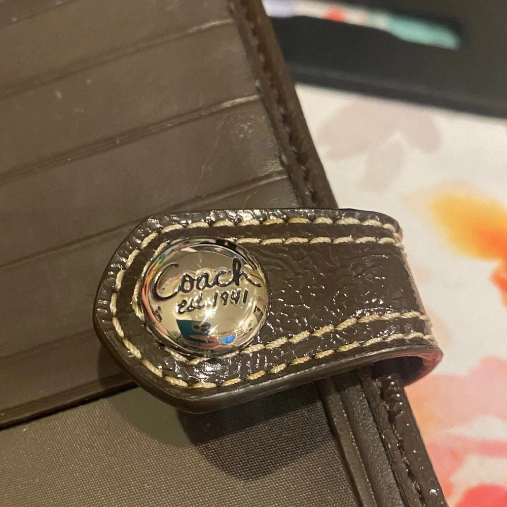 Coach Brown and Tan Signature Wallet - Picture 4 of 4